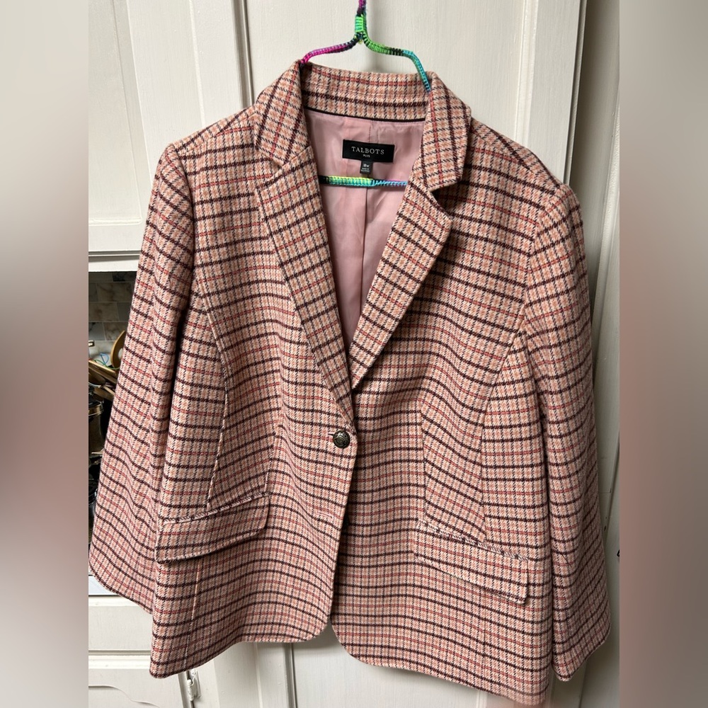Women’s tweed blazer